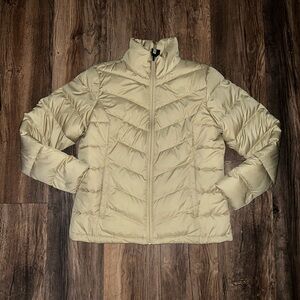 Women’s Size LARGE NorthFace 550 Down Filled Puffer Coat.